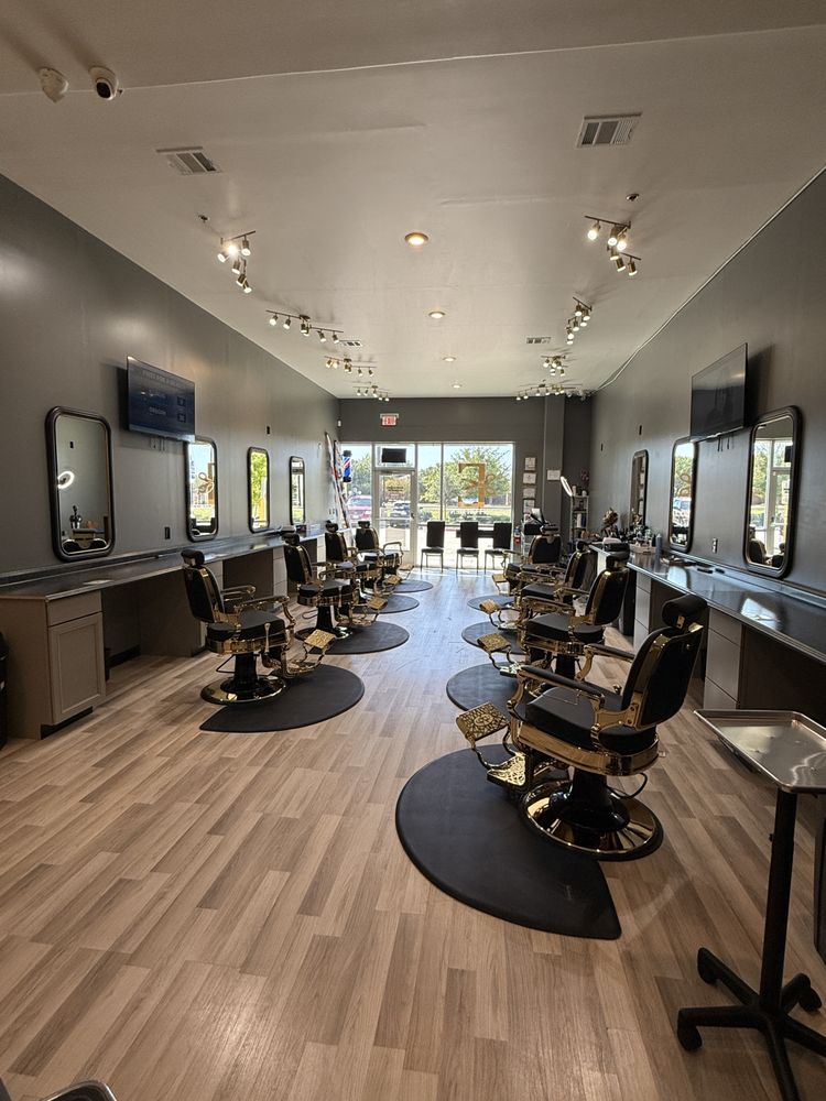 Emperor Cut Barbershop Logo