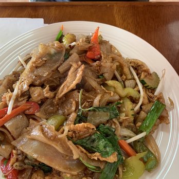 Aloy Dee Thai Cuisine - Drunken noodles - Thai Near Me - Eustis, Florida Aloy Dee Thai Cuisine - Drunken noodles - Thai Near Me - Eustis, Florida