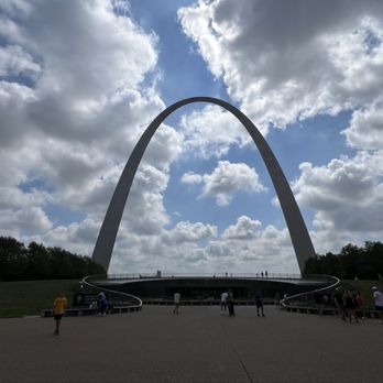 Gateway Arch - Landmarks & Historical Buildings Near Me - Saint Louis, Missouri