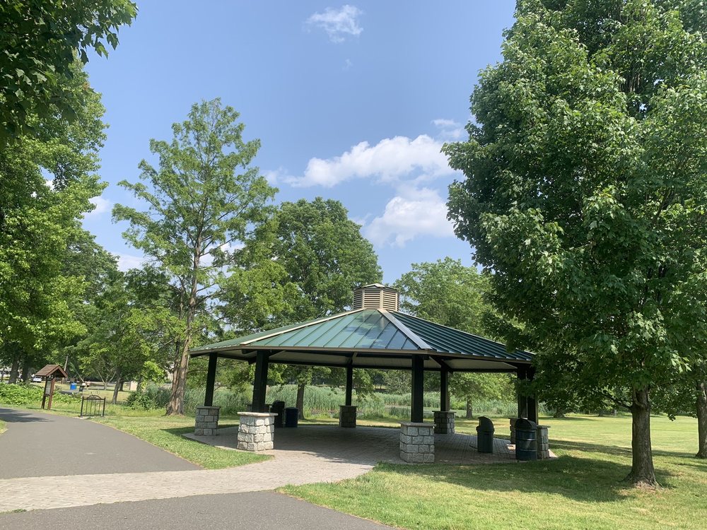 Briant Park Logo