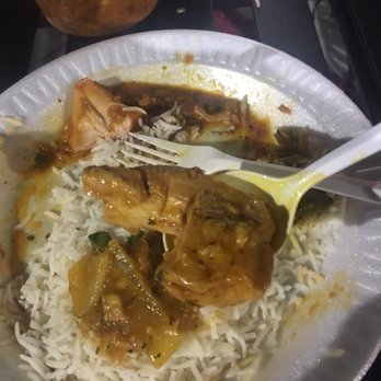 Desi Dhaba - The pieces of chicken couldn't even be cut properly . Bad texture , oily and not very good . - Indian Near Me - Cambridge, Massachusetts