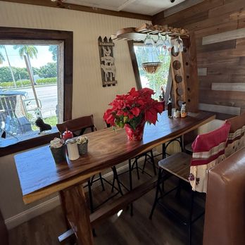 The Hen and The Hog - Cute corner table! - Breakfast & Brunch Near Me - Pompano Beach, Florida The Hen and The Hog - Cute corner table! - Breakfast & Brunch Near Me - Pompano Beach, Florida