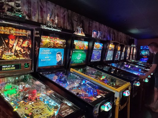 District Eat & Play by null