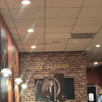 El Cubano - Dinning Room - Cuban Near Me - Valencia, California