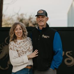 Andy's Pest Troopers - Andy & Dee Dee Lee