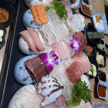 Dong Hae Seafood - Main Sashimi Course 모든회 - Korean Near Me - Palisades Park, New Jersey