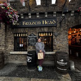 Oldest Pub in Dublin, great food, drinks, and services!