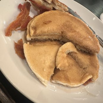 The Drake Oak Brook, Autograph Collection - Pancakes and bacon - Hotels Near Me - Oak Brook, Illinois The Drake Oak Brook, Autograph Collection - Pancakes and bacon - Hotels Near Me - Oak Brook, Illinois
