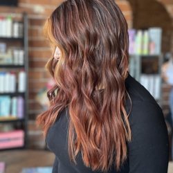En Vogue Salon - Hair Art by Alicia