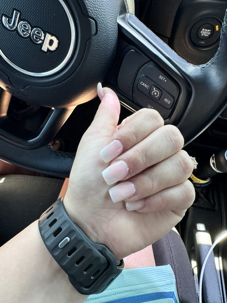 Emma's Nail Spa Logo