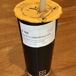 Oolong Black Fresh Milk tea紅龍鮮奶茶 Oolong Black Fresh Milk tea紅龍鮮奶茶