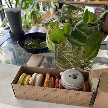 Craque de Creme - Macarons - Desserts Near Me - Toronto, Ontario Craque de Creme - Macarons - Desserts Near Me - Toronto, Ontario