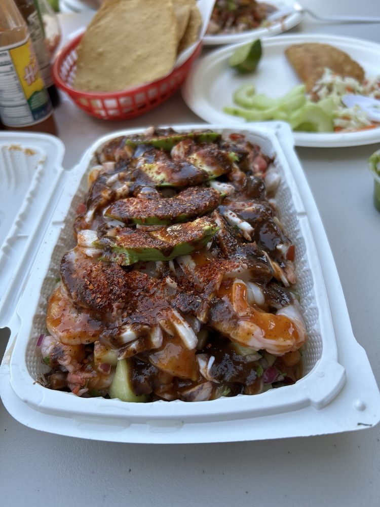 Ceviches y Aguachiles El Monito Logo