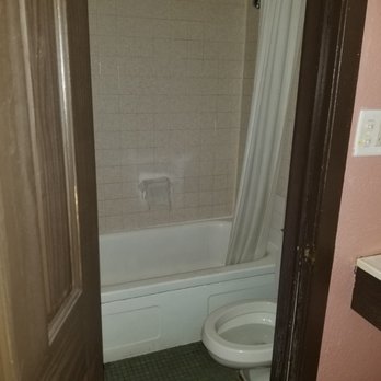 Star Inn - Extremely small bathroom with a toilet which barely flushes. - Hotels Near Me - Joliet, Illinois Star Inn - Extremely small bathroom with a toilet which barely flushes. - Hotels Near Me - Joliet, Illinois
