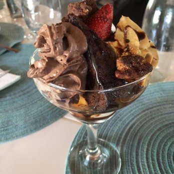 Mojo's Catering Services - Sweet dessert, brownie and strawberries and whipped cream - Caterers Near Me - Madera, California