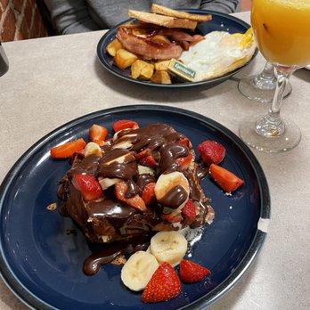 The Paramount - Nutella french toast & mimosas - Breakfast & Brunch Near Me - Boston, Massachusetts The Paramount - Nutella french toast & mimosas - Breakfast & Brunch Near Me - Boston, Massachusetts