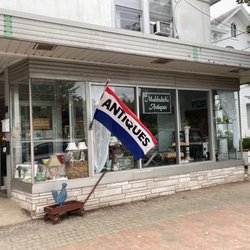 Mahbubeh's Antiques & Collectibles - Outside view