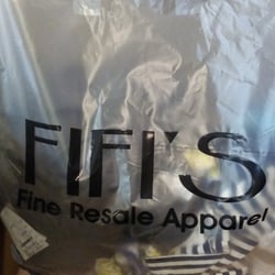 Fifi's Fine Resale - 2 dresses, 4 shirts and some swear pants $75