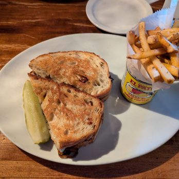 The Turf Room - Steak and potato sandwich with seasoned fries - New American Near Me - North Aurora, Illinois The Turf Room - Steak and potato sandwich with seasoned fries - New American Near Me - North Aurora, Illinois