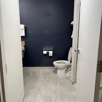 Fairfield by Marriott Inn & Suites Hinesville Fort Stewart - Toilet - Hotels Near Me - Hinesville, Georgia Fairfield by Marriott Inn & Suites Hinesville Fort Stewart - Toilet - Hotels Near Me - Hinesville, Georgia