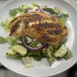 Bayside Grille - Bayside Salad with blackened Grouper