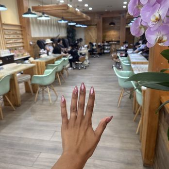 Gloss Nail Spa - Cat eye gel nails by Joyce - Nail Salons Near Me - Pasadena, California