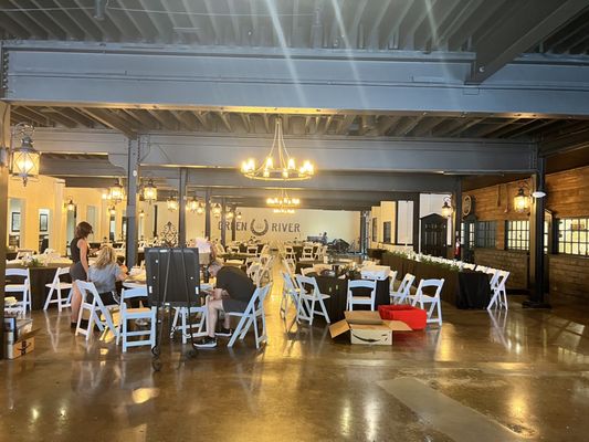 Green River Distilling Co. by null