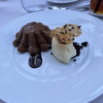 Espelette Beverly Hills - Warm chocolate cake with vanilla ice cream - Cocktail Bars Near Me - Beverly Hills, California