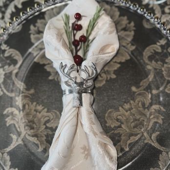 Luxury Linen - Table set up for Christmas - Party & Event Planning Near Me Luxury Linen - Table set up for Christmas - Party & Event Planning Near Me