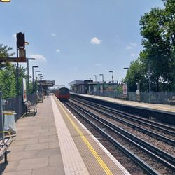 Canons Park Station - Platform
