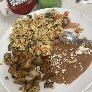Talavera Azul - Juevos a la mexicana w/ potatoes and refried beans - Mexican Near Me - Chula Vista, California Talavera Azul - Juevos a la mexicana w/ potatoes and refried beans - Mexican Near Me - Chula Vista, California