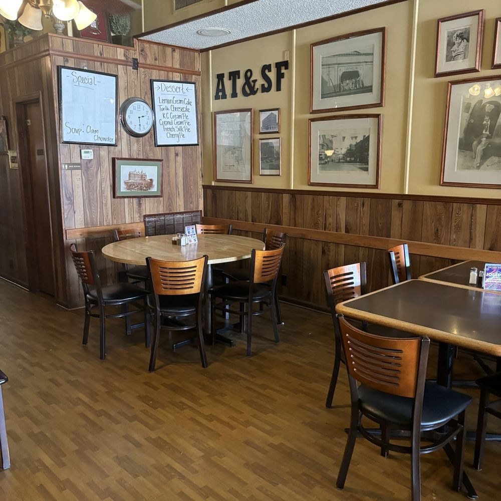 Paolucci Restaurant & Lounge - It's quite nice when northern are very quiet - Lounges Near Me - Atchison, Kansas