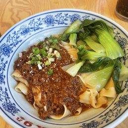N.1       Spicy Ground Pork Dry Noodles 麻辣肉酱面