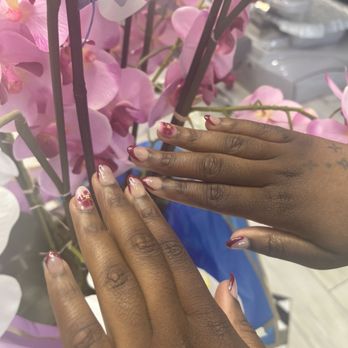 ReVive Nail Bar - Nail Salons Near Me - Lynnwood, Washington