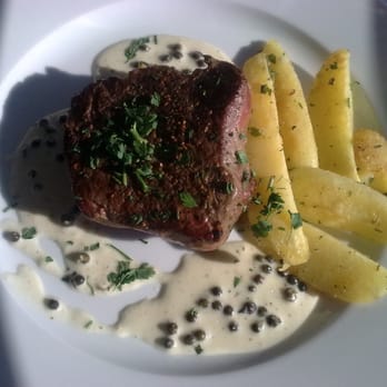 Sunset - Filet z hovězí svíčkové s redukcí smetany a marinovaného zeleného pepře a jako příloha brambory na másle. - Restaurants Near Me - Brno, JM