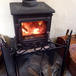 CHILL @ The Cowshed - Lovely wood stove!