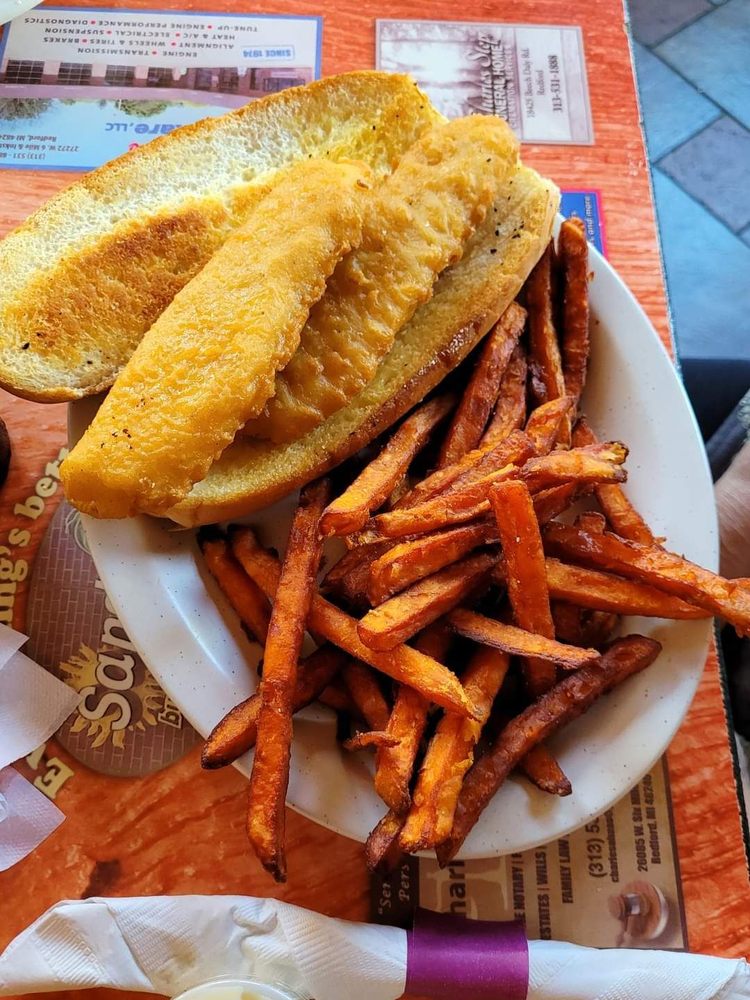 Social spots from Sandy's by the Beech