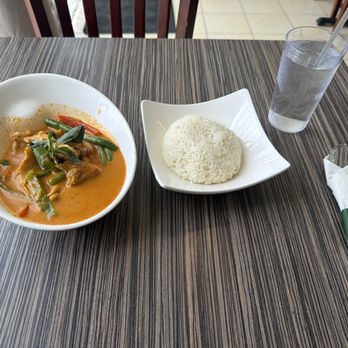 Zaep Mekong - Red Curry Chicken with Rice - Thai Near Me - Pittsburg, California