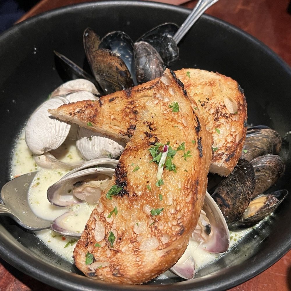 FishBar - CLAMS AND MUSCLES IN GARLIC - Seafood Near Me - Manhattan Beach, California FishBar - CLAMS AND MUSCLES IN GARLIC - Seafood Near Me - Manhattan Beach, California
