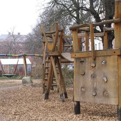 Der kleine Spielplatz nebendran