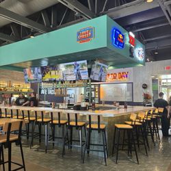 Fuzzy's Tacos and Margs - Bar area