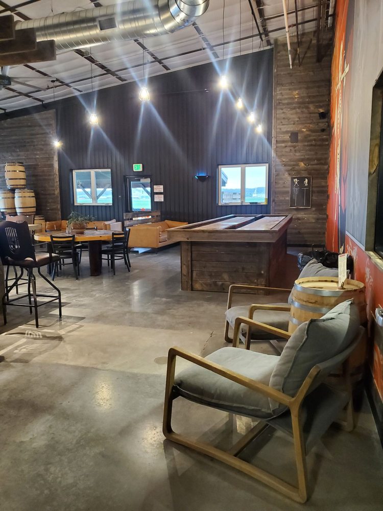 Pine Bluffs Distilling Logo
