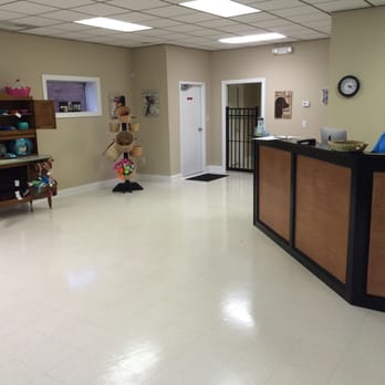 Barking Buddies - Roomy reception area - Pet Sitting Near Me - Greenville, North Carolina Barking Buddies - Roomy reception area - Pet Sitting Near Me - Greenville, North Carolina