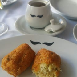 Adegão Português - Tradicionais bolinhos de bacalhau