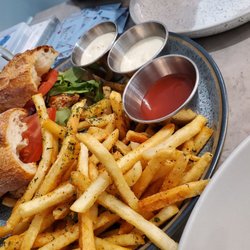 Harry with Pomme Fries