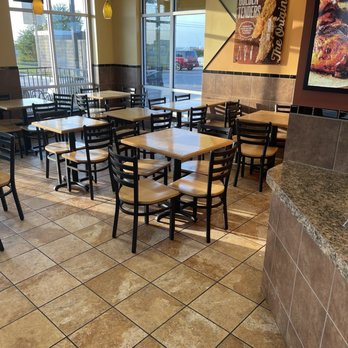 Golden Chick - Dining Area - Fast Food Near Me - Jarrell, Texas
