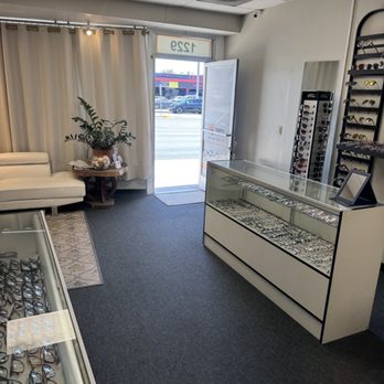 Express Eyeglass Repair - Eyewear & Opticians Near Me - Inglewood, California Express Eyeglass Repair - Eyewear & Opticians Near Me - Inglewood, California