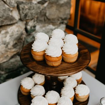 Emily's Catering & Cakes - cupcakes with white frosting - Bakeries Near Me - Grass Valley, California Emily's Catering & Cakes - cupcakes with white frosting - Bakeries Near Me - Grass Valley, California
