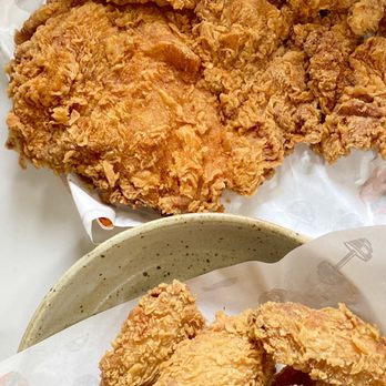 Macho Burger - Giant Chicken Fillet w/ cumin seasoning & 6 Piece Spicy Chicken Wings - Burgers Near Me - San Gabriel, California