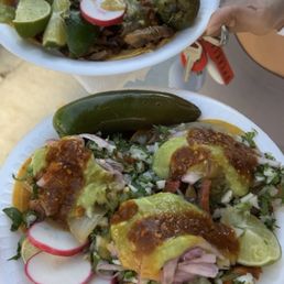 Al pastor, cabeza, carne asada, cabeza with unlimited toppings and sauces Al pastor, cabeza, carne asada, cabeza with unlimited toppings and sauces